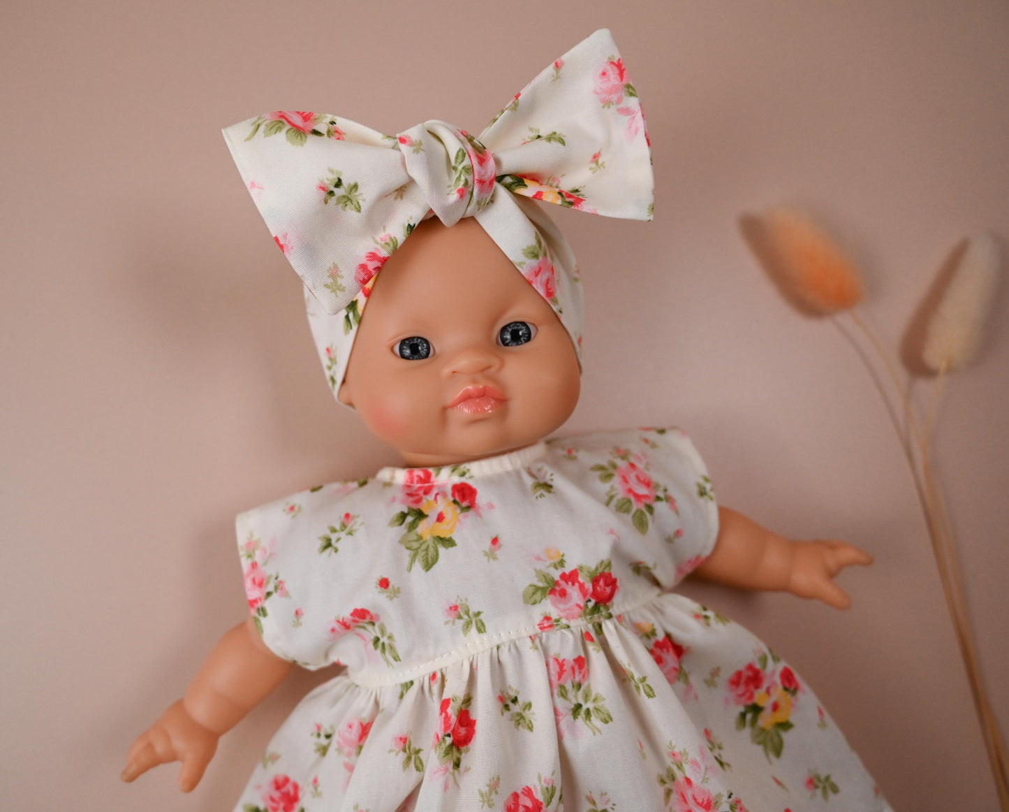 This sweet and summery set is full of timeless charm. The dress features a soft ivory background scattered with blooming vintage-style roses in shades of pink, red, and yellow — perfect for sunny strolls and tea party play.

The oversized matching bow headband adds a playful finish, completing a look that’s both classic and cheerful.